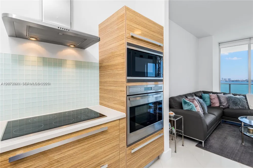 2020 Bayshore Dr #1009 Miami, FL 33137