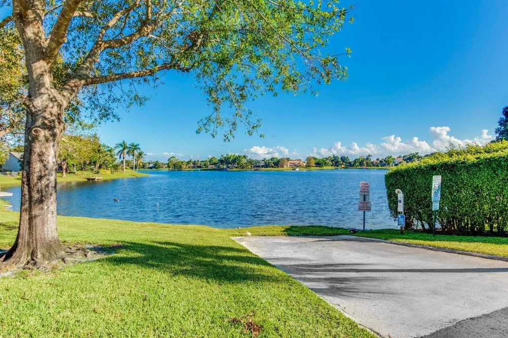 12842 Meadowbend Drive Wellington, FL 33414