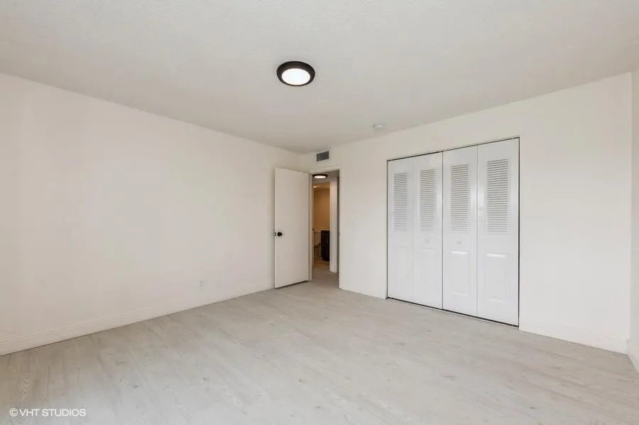 118 SOMERSET F West Palm Beach, FL 33417