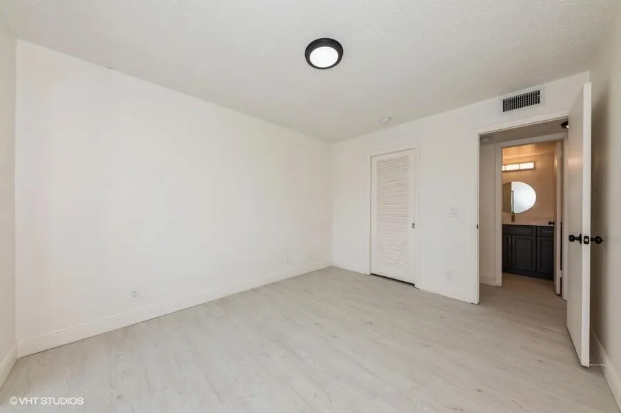 118 SOMERSET F West Palm Beach, FL 33417