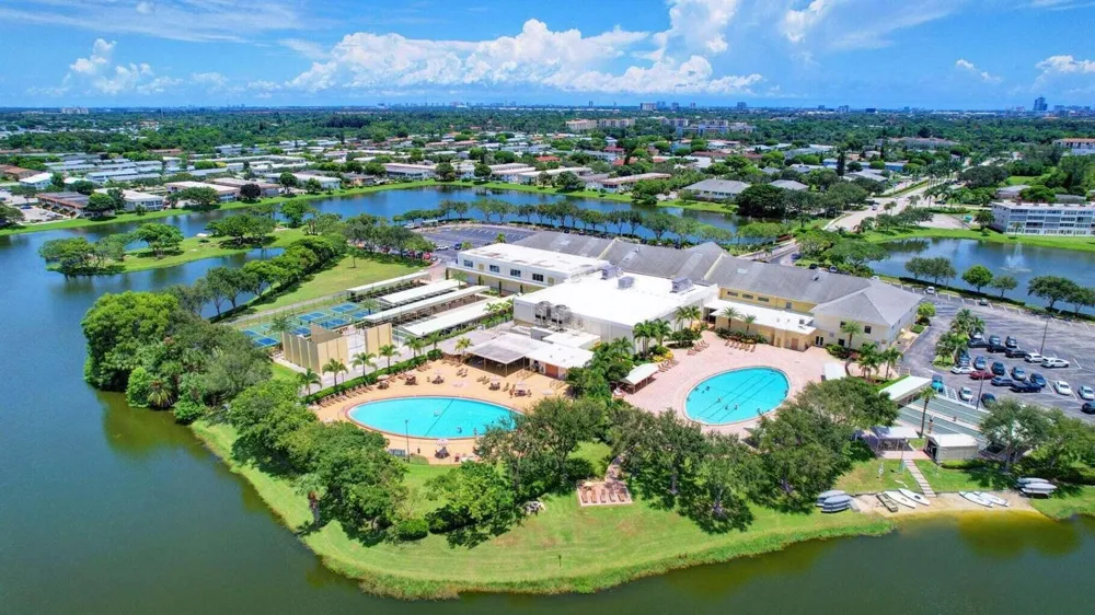 118 SOMERSET F West Palm Beach, FL 33417
