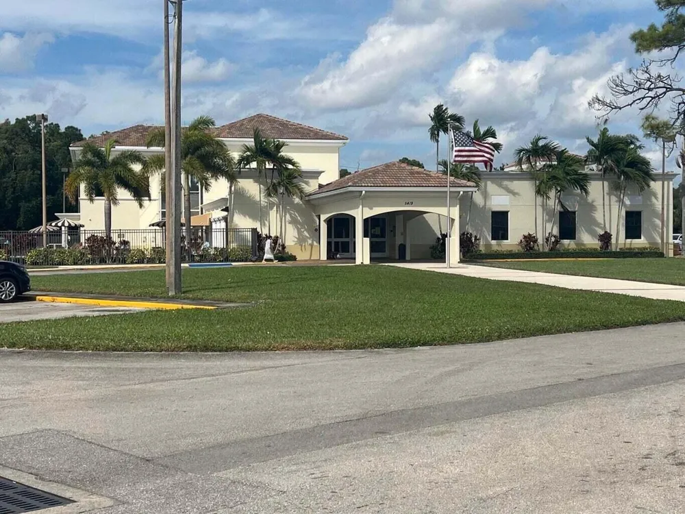 118 SOMERSET F West Palm Beach, FL 33417