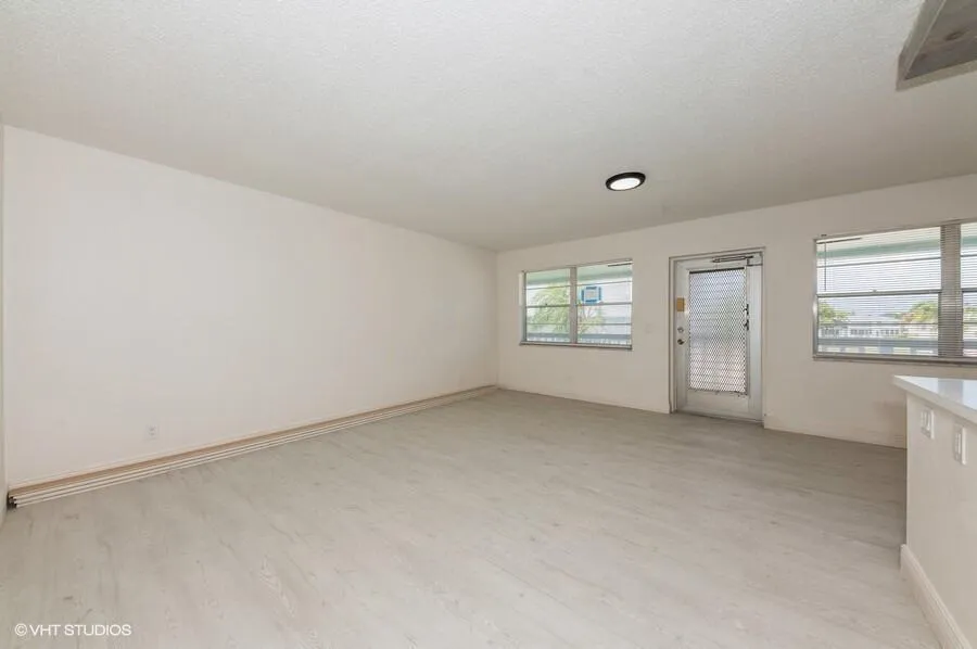 118 SOMERSET F West Palm Beach, FL 33417