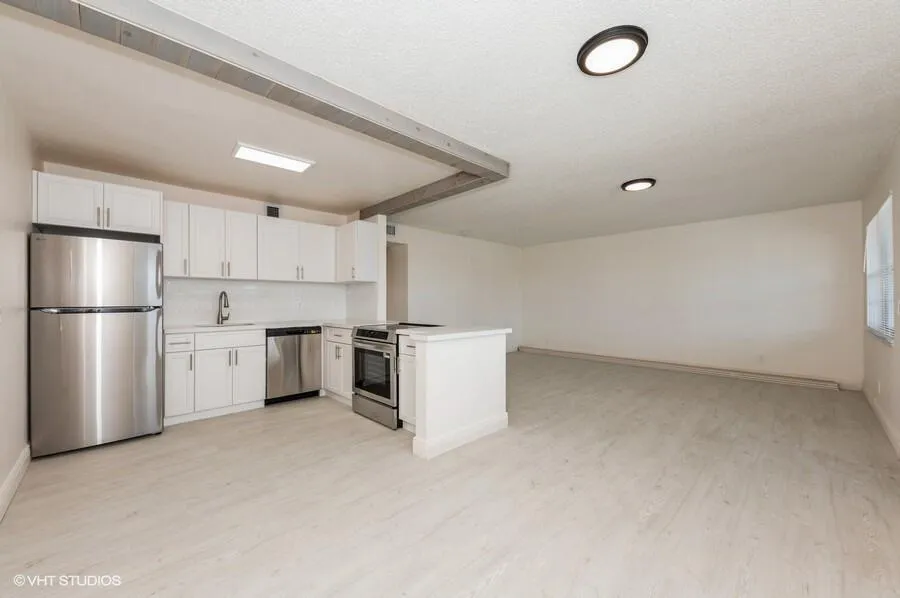 118 SOMERSET F West Palm Beach, FL 33417