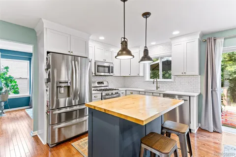 32724 Laurelwood Court