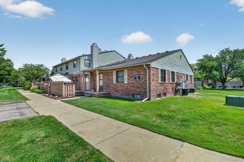 43628 W Arbor Way Drive #103 Canton Charter Township, MI 48188