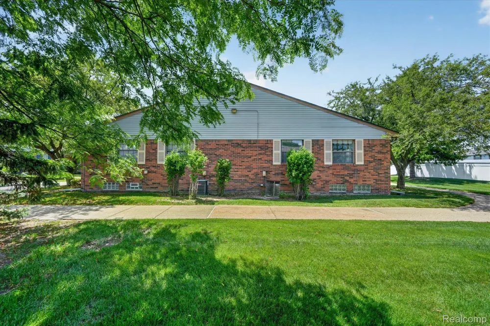 43628 W Arbor Way Drive #103 Canton Charter Township, MI 48188