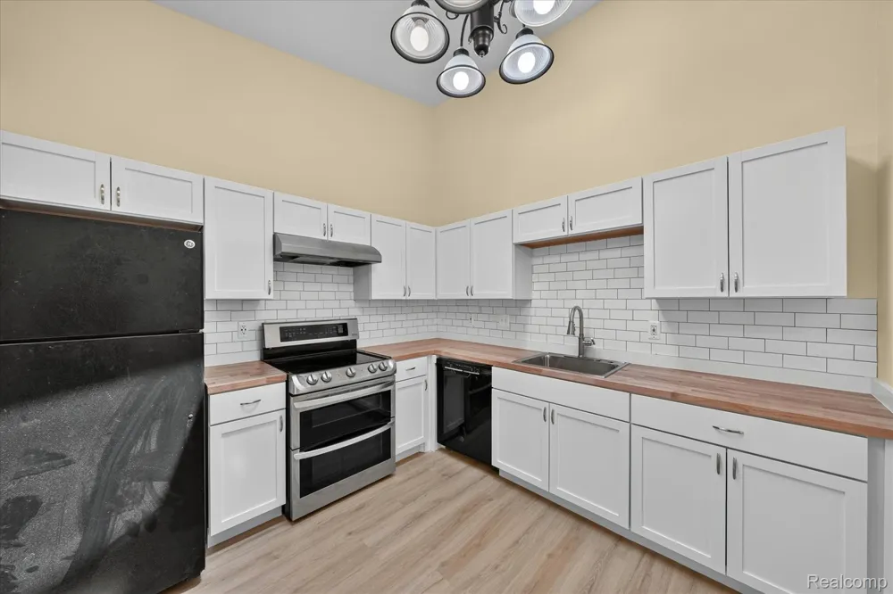 43628 W Arbor Way Drive #103 Canton Charter Township, MI 48188