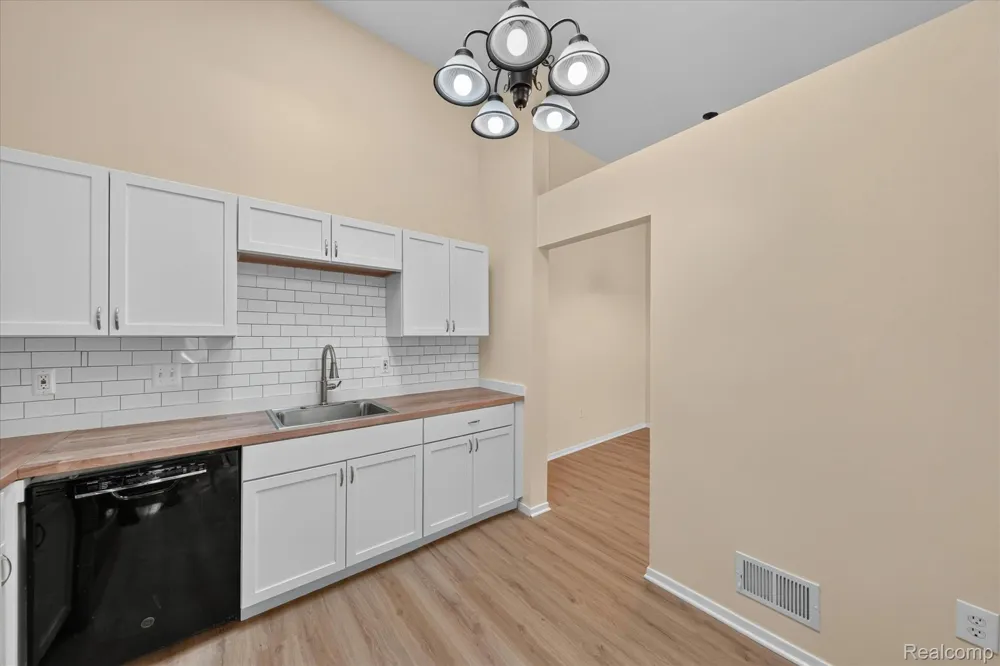 43628 W Arbor Way Drive #103 Canton Charter Township, MI 48188