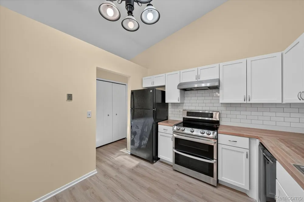 43628 W Arbor Way Drive #103 Canton Charter Township, MI 48188