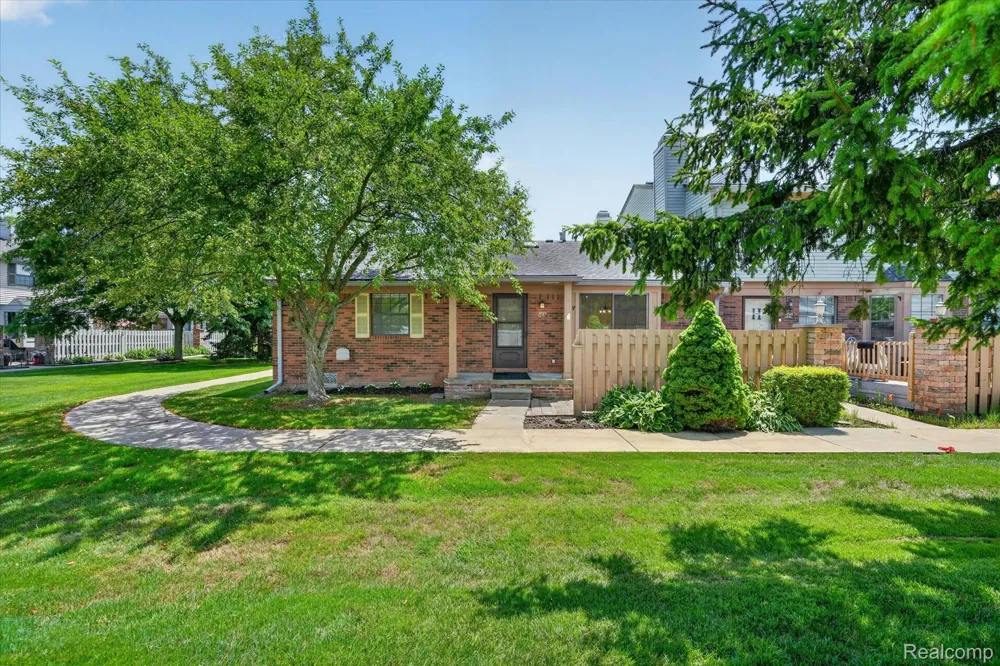 43628 W Arbor Way Drive #103 Canton Charter Township, MI 48188