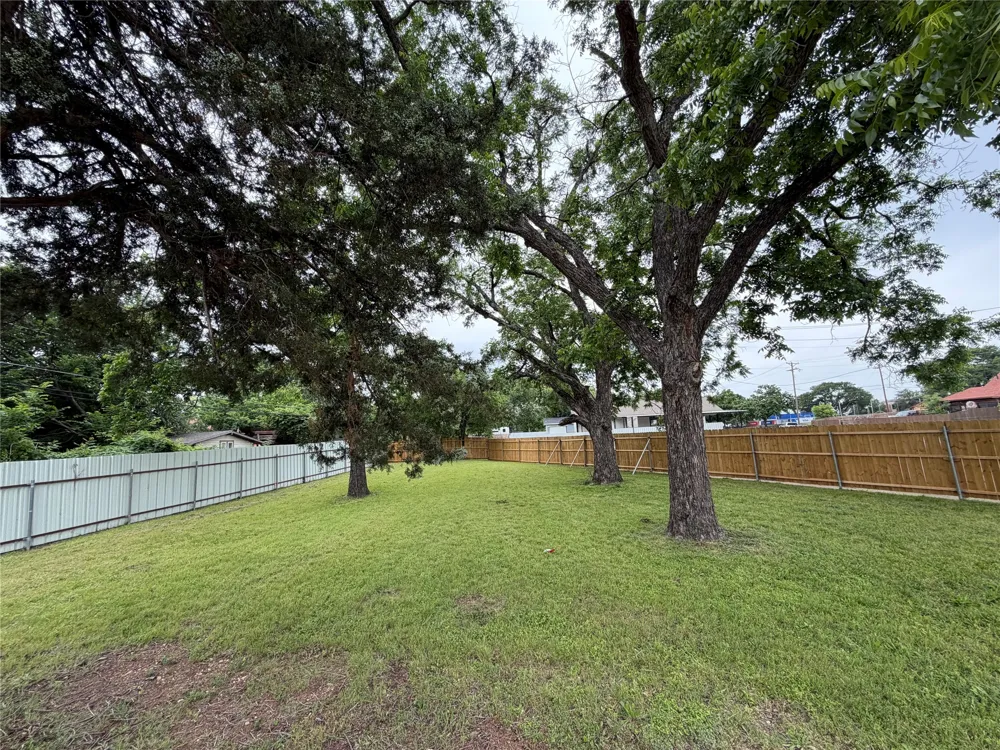1264 E Maddox Avenue Fort Worth, TX 76104