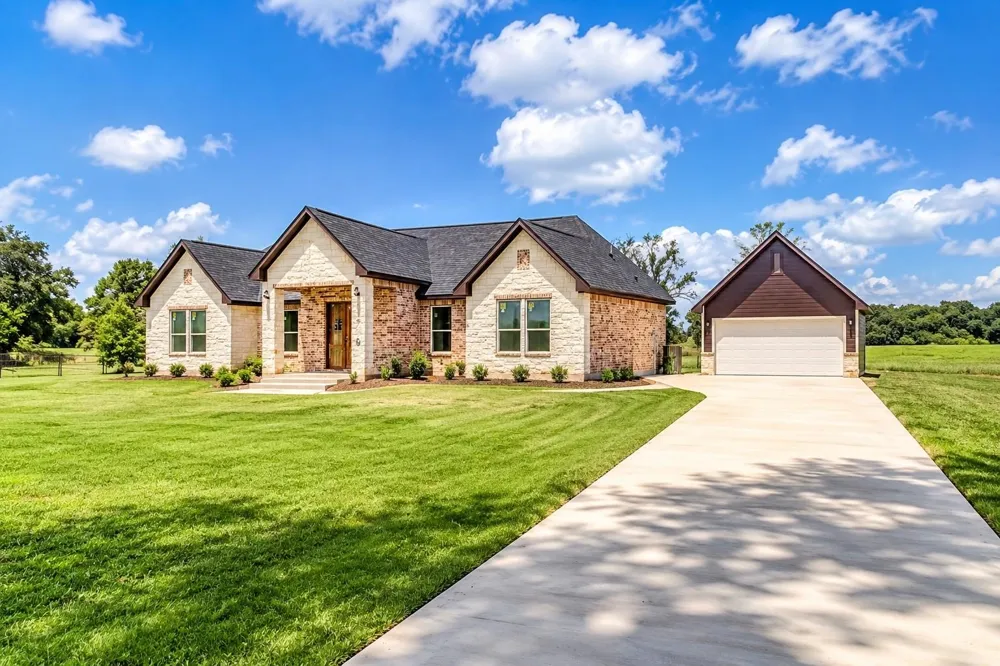 1720 Flintlock Court Angleton, TX 77515
