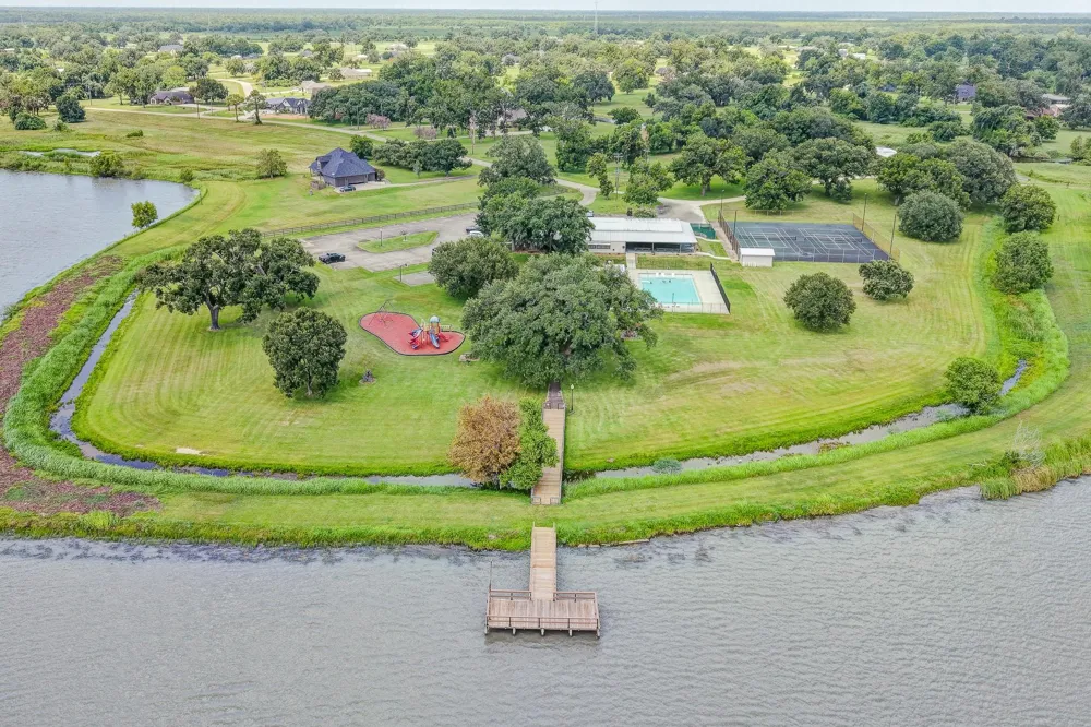 1720 Flintlock Court Angleton, TX 77515