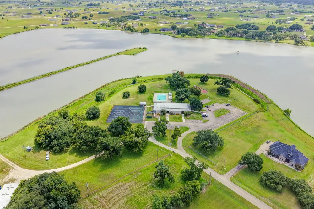 1720 Flintlock Court Angleton, TX 77515
