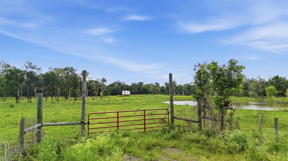 1900 Country Road 30 Angleton, TX 77515
