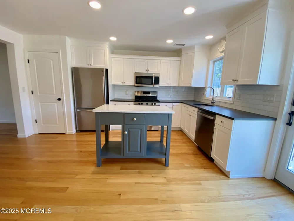32 1st Street Rumson, NJ 07760