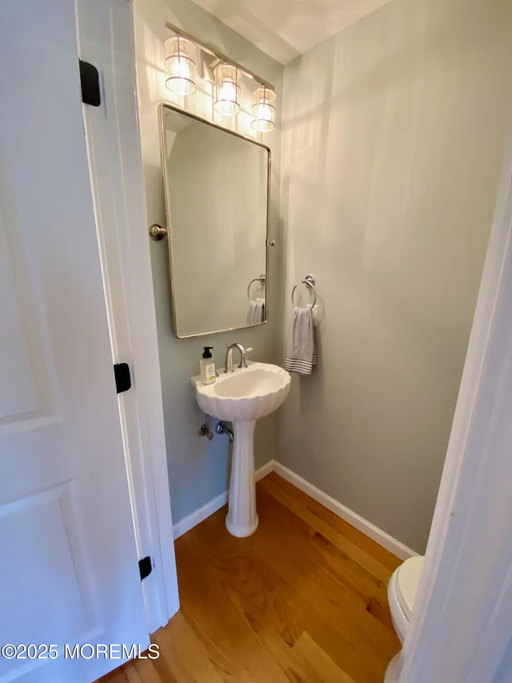 32 1st Street Rumson, NJ 07760