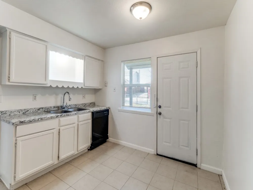 2321 Colonial Mesquite, TX 75150