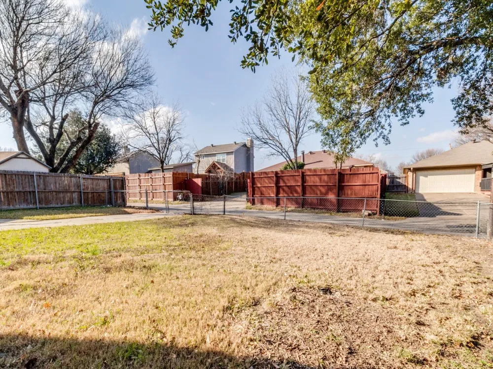 2321 Colonial Mesquite, TX 75150