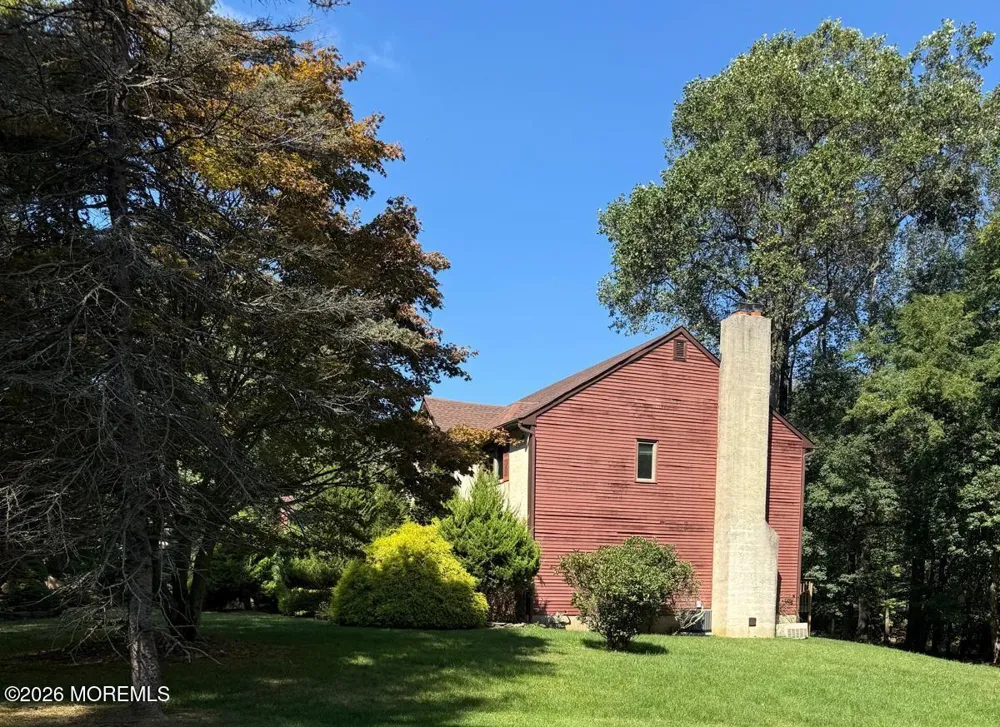 8 Delwood Drive Holmdel, NJ 07733
