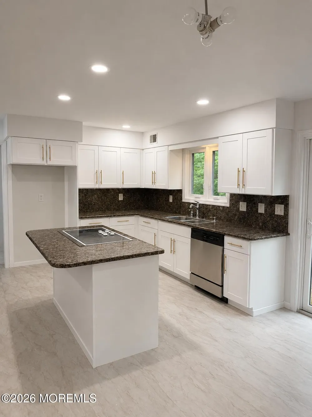 8 Delwood Drive Holmdel, NJ 07733