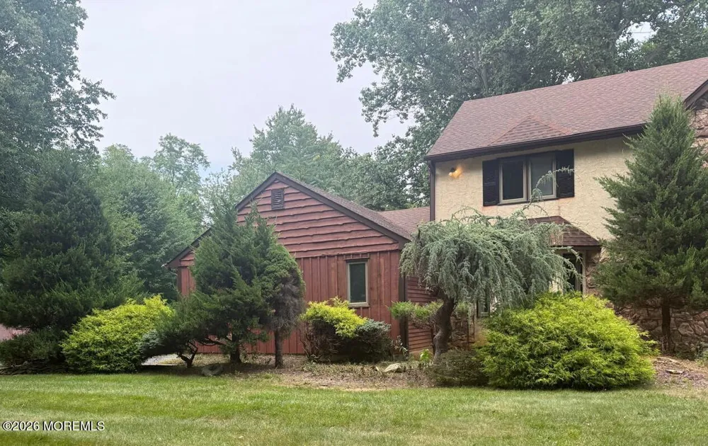 8 Delwood Drive Holmdel, NJ 07733