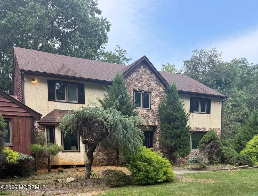 8 Delwood Drive Holmdel, NJ 07733