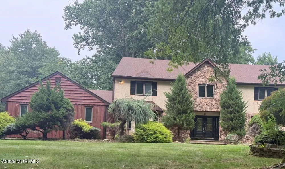 8 Delwood Drive Holmdel, NJ 07733