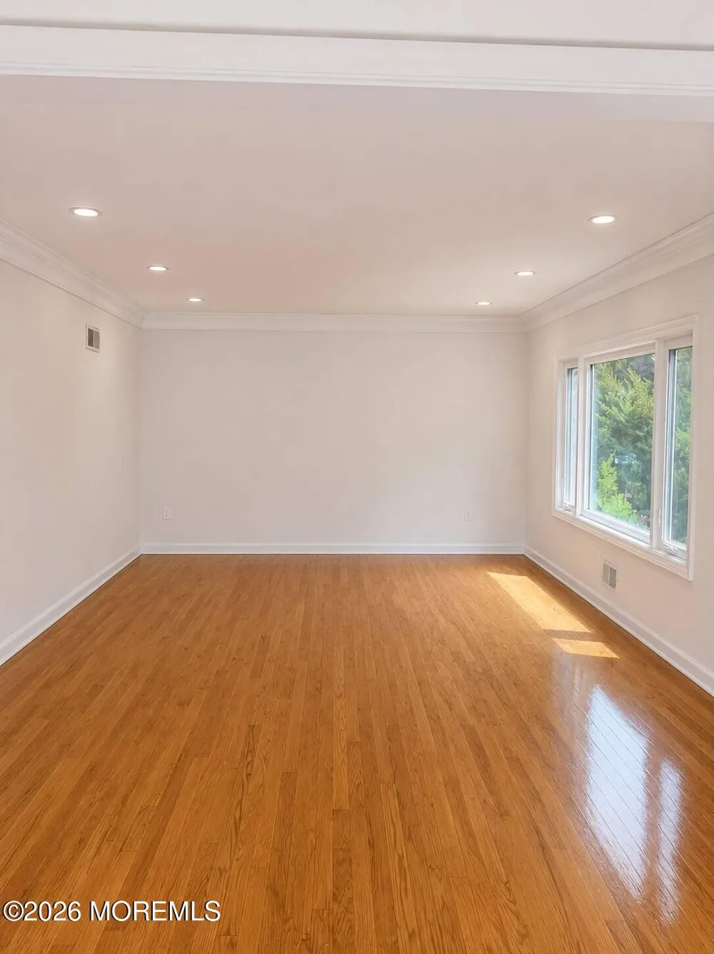 8 Delwood Drive Holmdel, NJ 07733