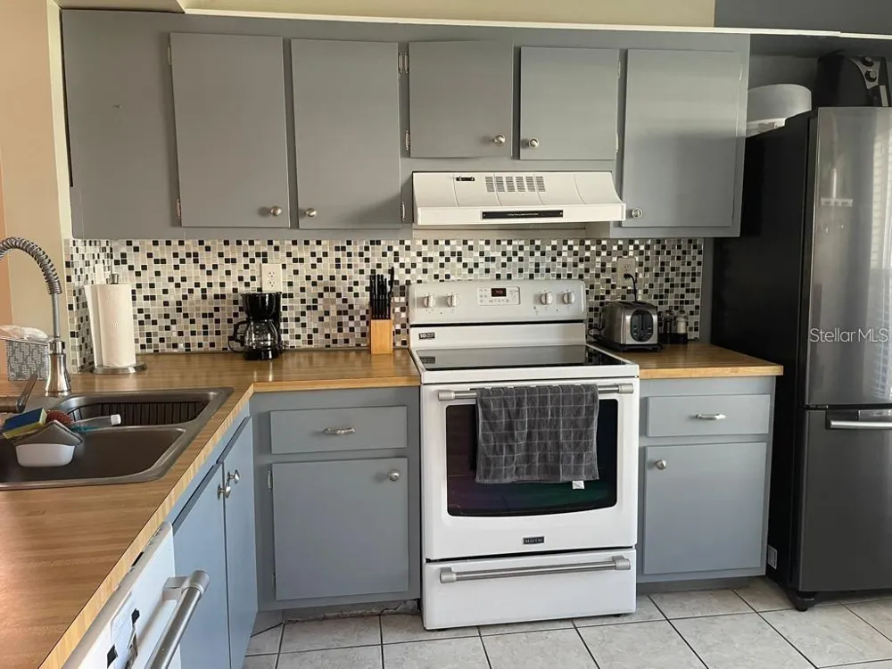 6210 SUN BOULEVARD #202 St Petersburg, FL 33715