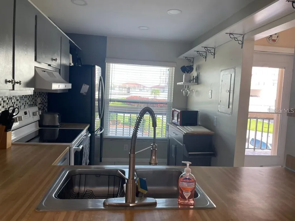 6210 SUN BOULEVARD #202 St Petersburg, FL 33715