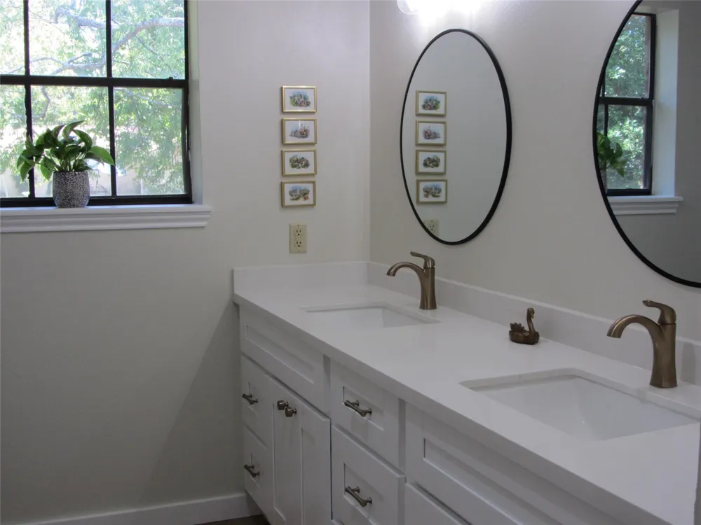 2401 Sycamore Avenue #B3 Huntsville, TX 77340