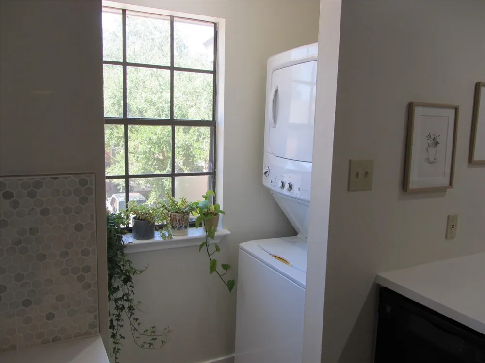 2401 Sycamore Avenue #B3 Huntsville, TX 77340