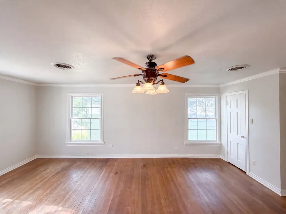 923 S Lindsay Street Gainesville, TX 76240