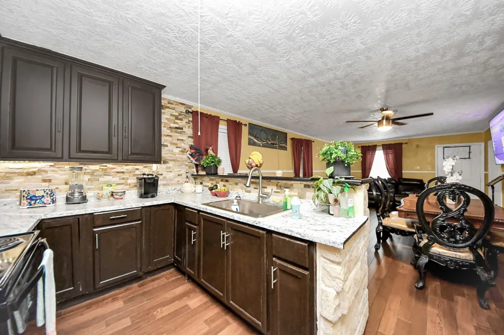 1040 County Road 5007 Cleveland, TX 77327