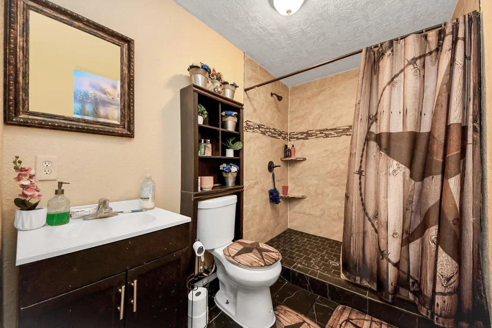 1040 County Road 5007 Cleveland, TX 77327