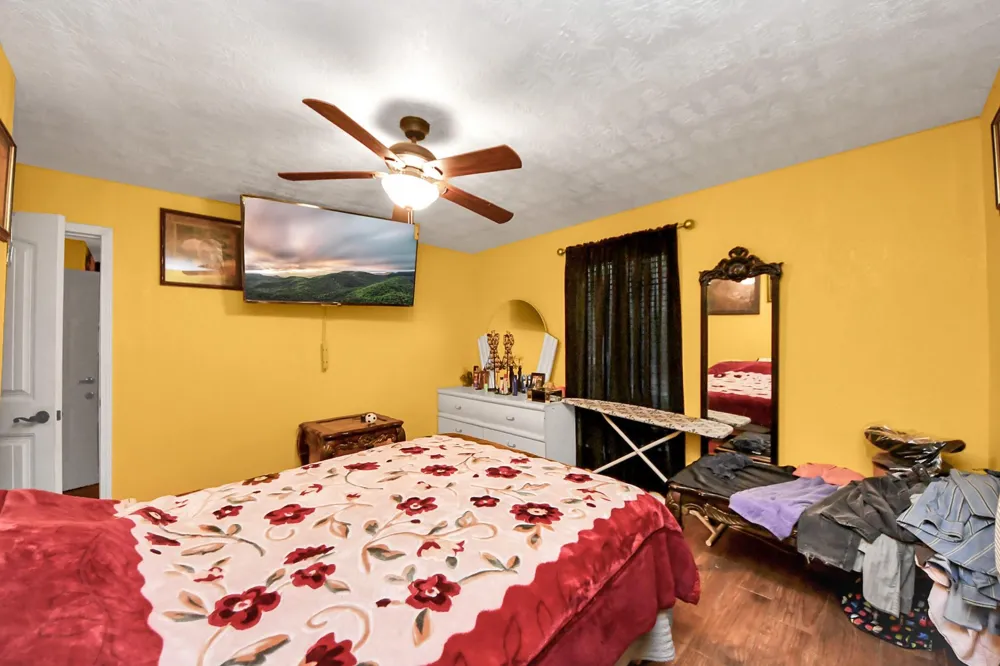 1040 County Road 5007 Cleveland, TX 77327