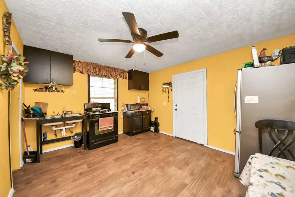 1040 County Road 5007 Cleveland, TX 77327