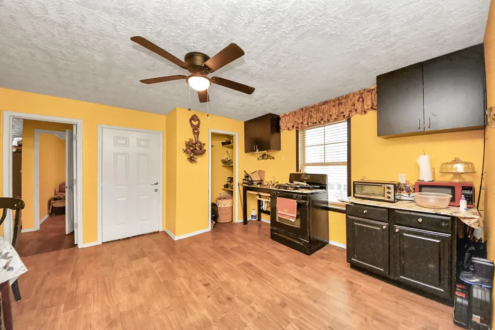 1040 County Road 5007 Cleveland, TX 77327