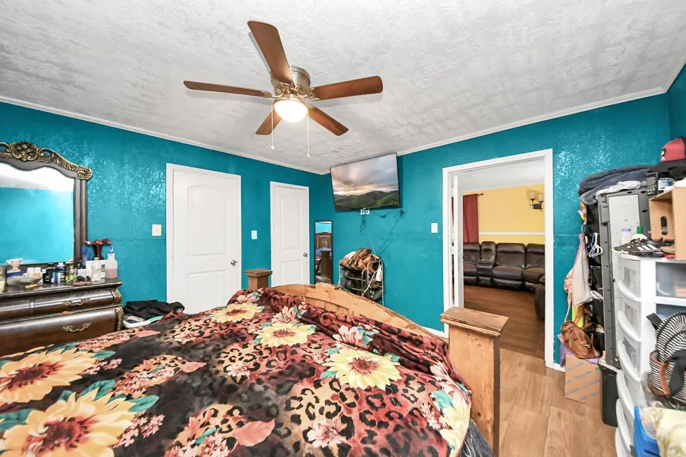 1040 County Road 5007 Cleveland, TX 77327