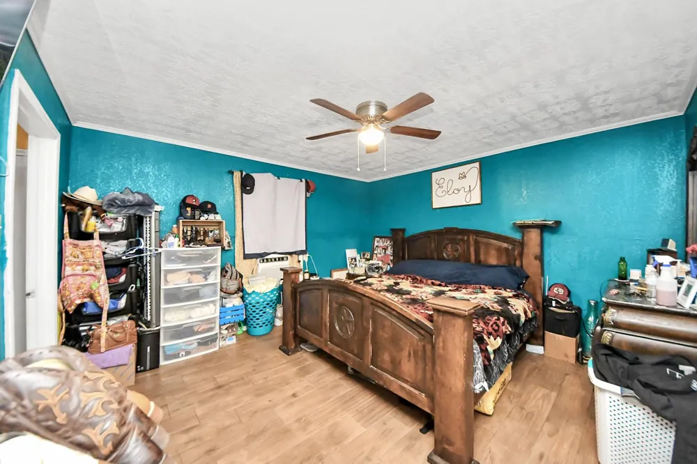 1040 County Road 5007 Cleveland, TX 77327