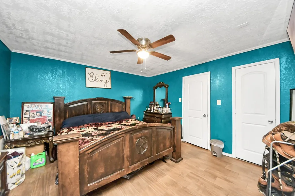 1040 County Road 5007 Cleveland, TX 77327