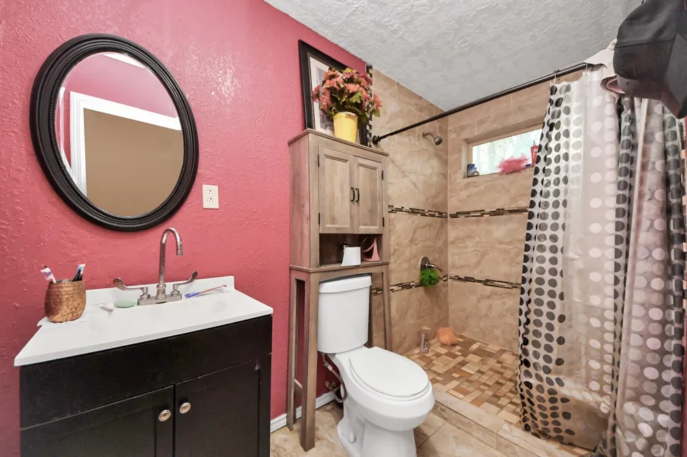 1040 County Road 5007 Cleveland, TX 77327