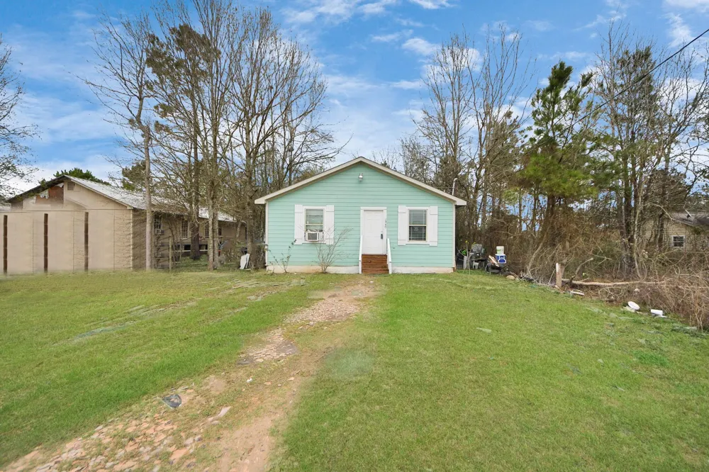 1040 County Road 5007 Cleveland, TX 77327