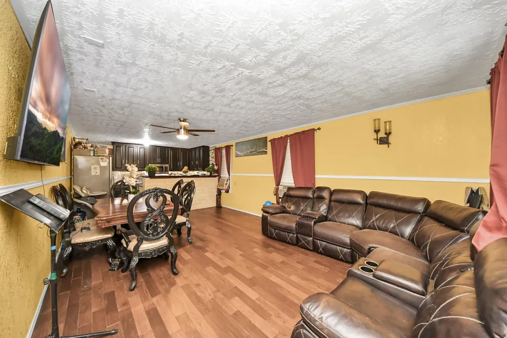1040 County Road 5007 Cleveland, TX 77327