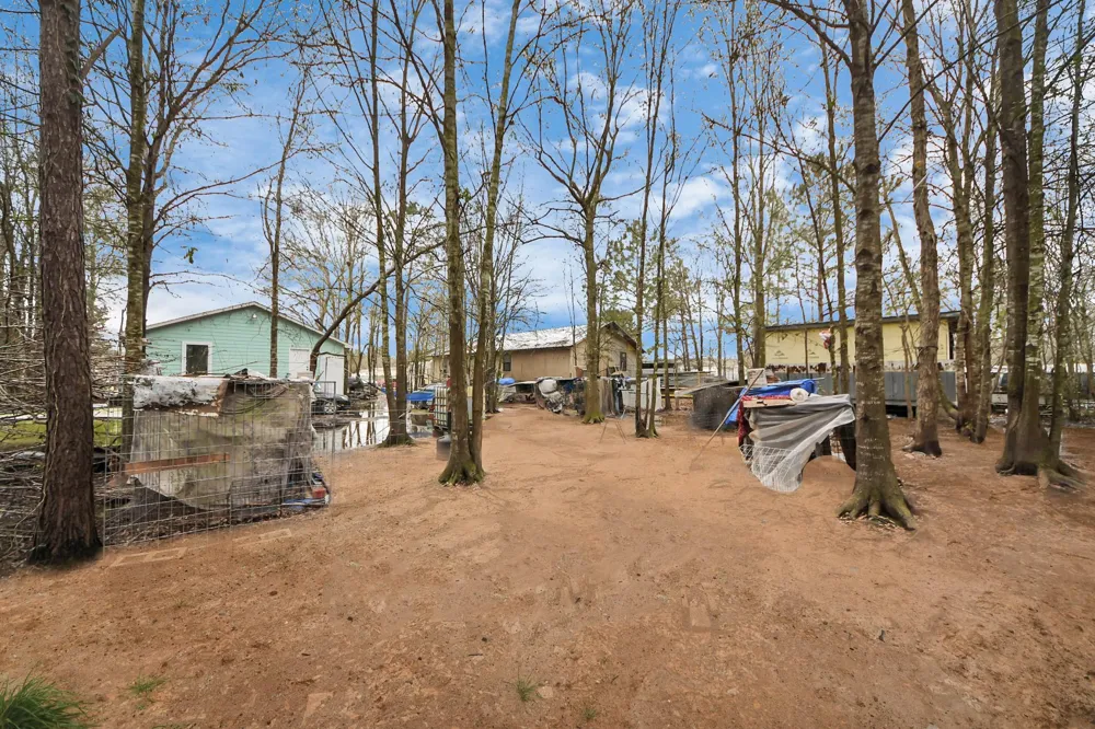 1040 County Road 5007 Cleveland, TX 77327
