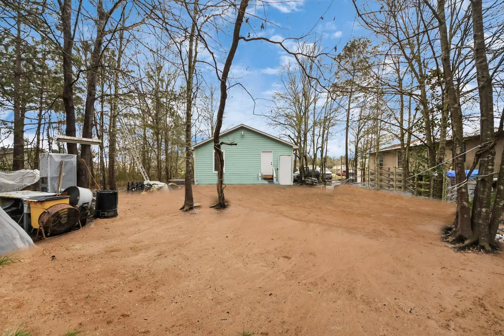 1040 County Road 5007 Cleveland, TX 77327