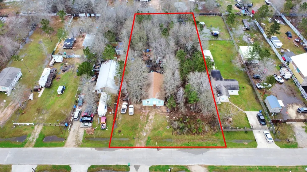 1040 County Road 5007 Cleveland, TX 77327