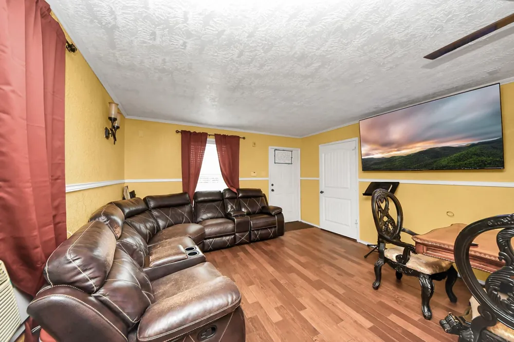 1040 County Road 5007 Cleveland, TX 77327
